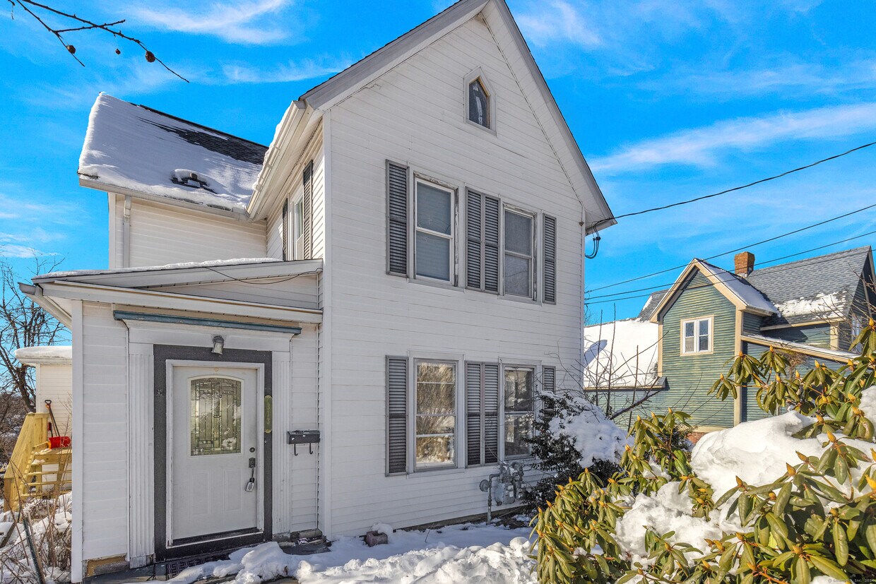 313 Curtis St Unit 1, Meriden, CT 06450 Room for Rent in Meriden, CT