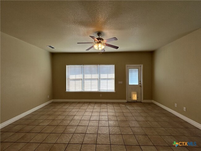 Foto del edificio - 3049 Pine Valley Dr