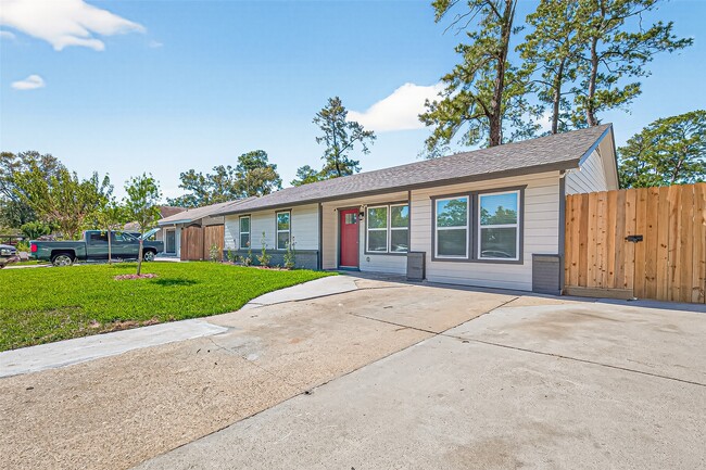 Foto del edificio - 10531 Royal Oaks Dr