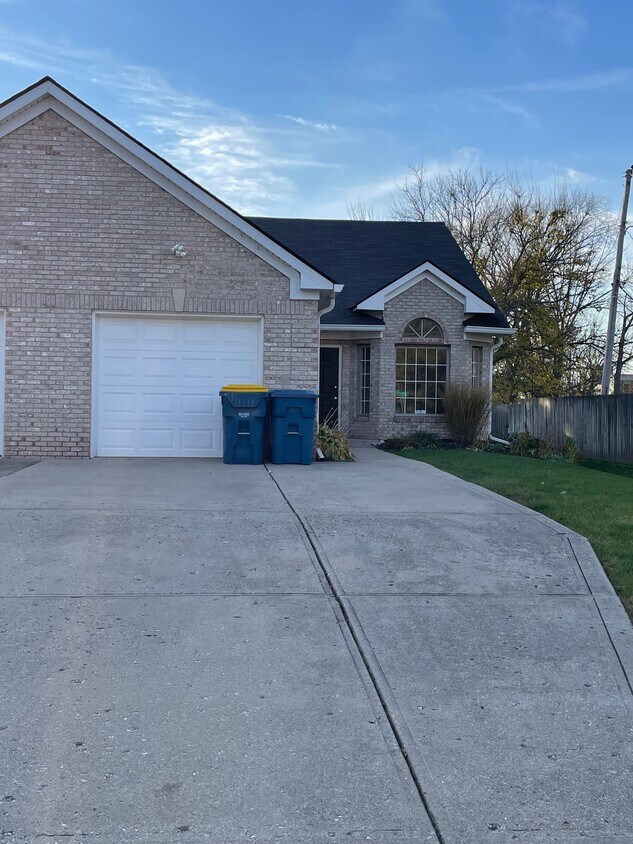 10794 Central Ave, Indianapolis, IN 46280 Townhome Rentals in