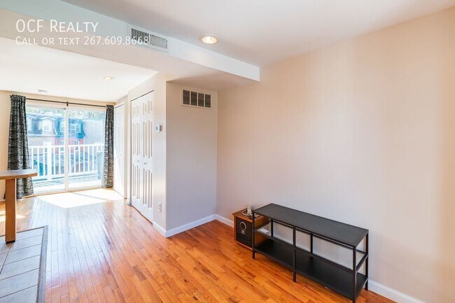Building Photo - Two Bed University City Apartment