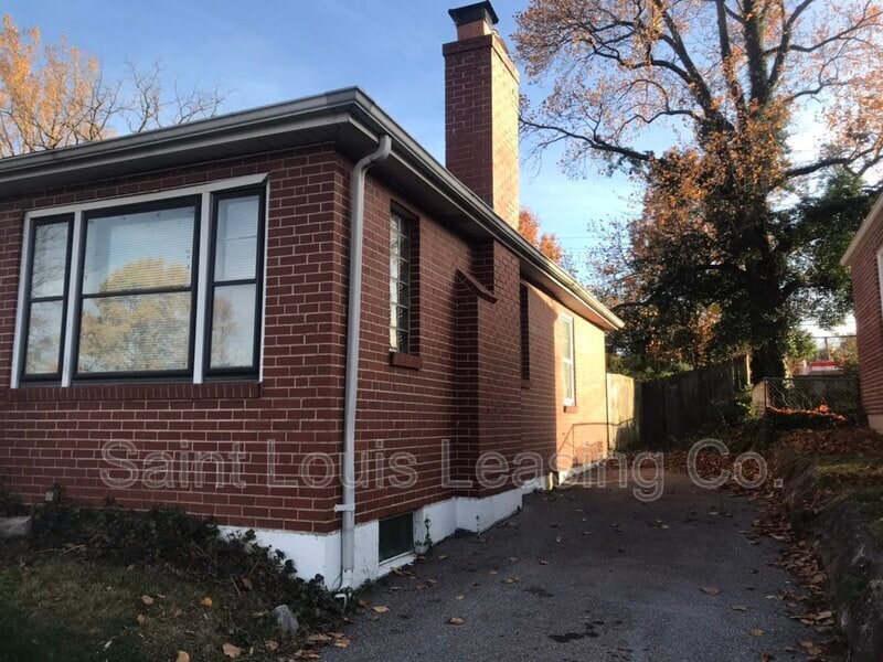 8334 Elmore Ave, University City, MO 63132