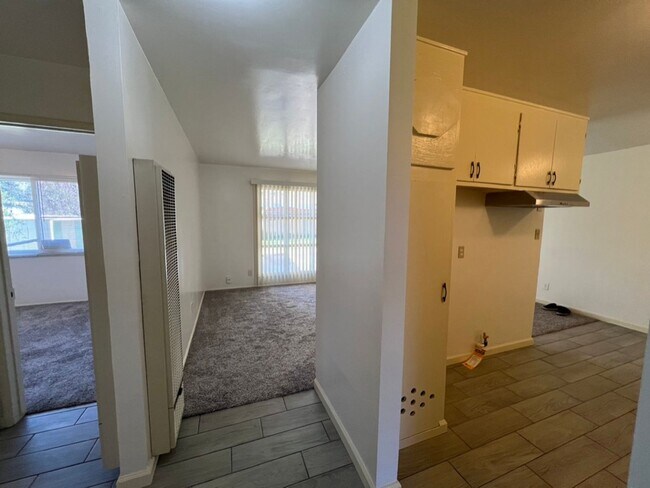 Building Photo - 3 Bedroom 1 Bath Riverside, Ca