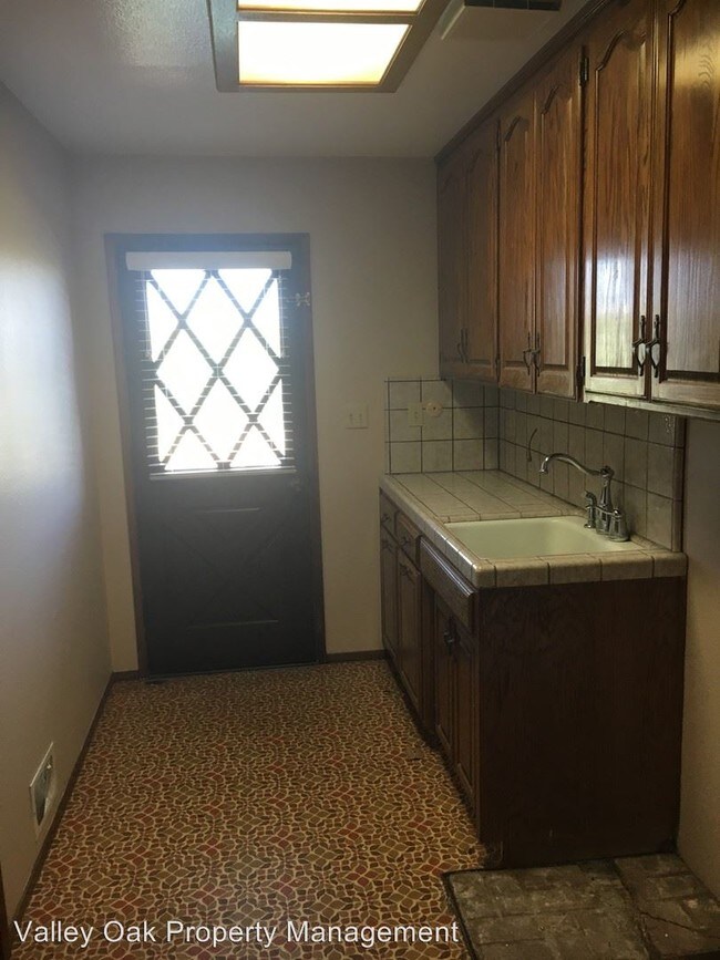 Building Photo - 3 br, 2 bath House - 7442 Vivian Rd