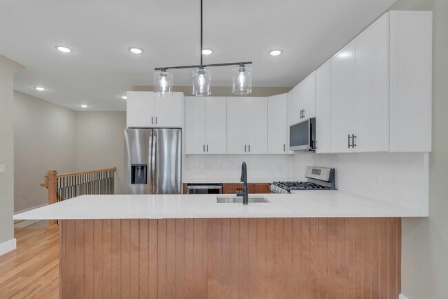 Foto del edificio - 275 Pearsall Ave