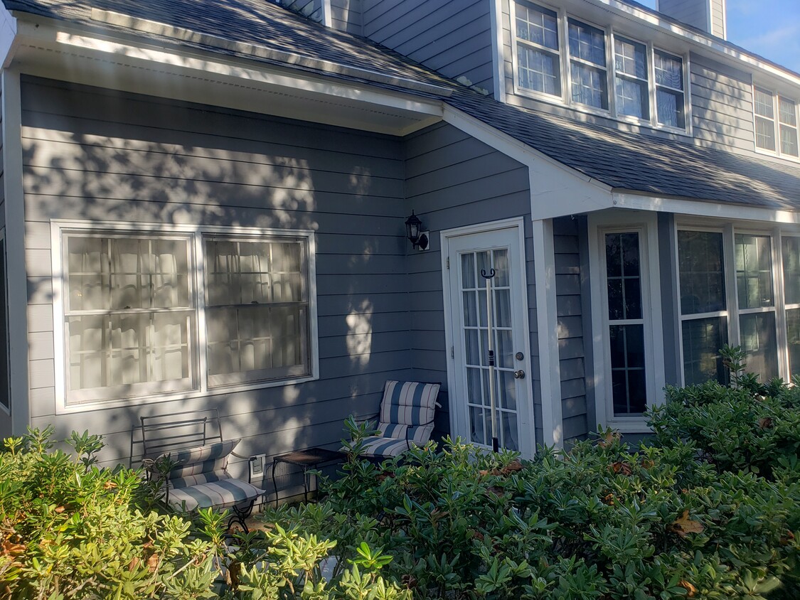 Condo Entrance With Patio - 1204 Benna Dr