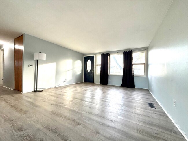 Foto del edificio - 2626 Corvalis Ave