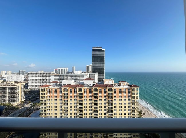 Building Photo - 3140 S Ocean Dr