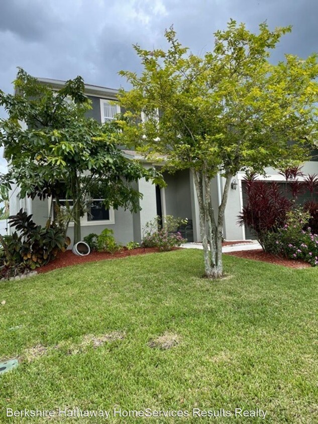Primary Photo - 3 br, 2.5 bath House - 438 Elderberry Dr