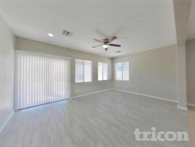 Foto del edificio - 819 W Dana Dr