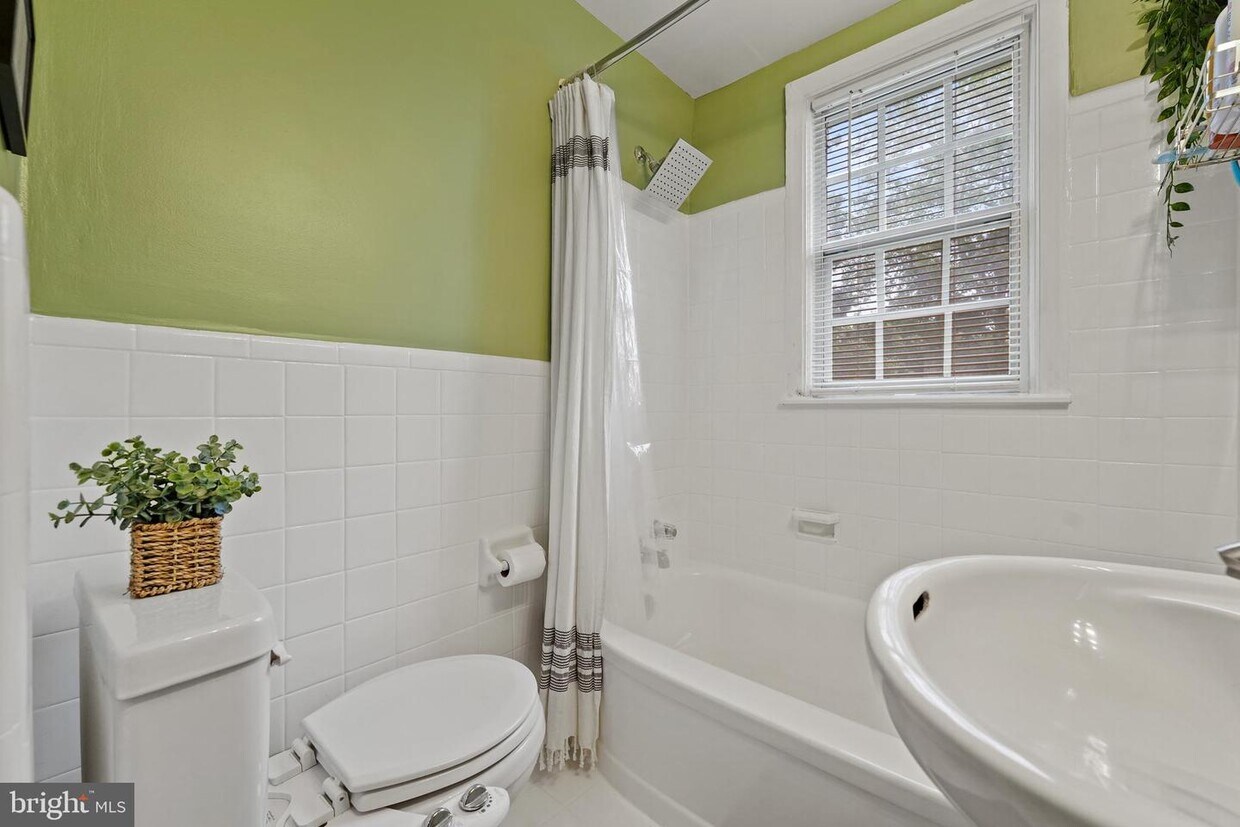 Foto principal - 808 S Arlington Mill Dr