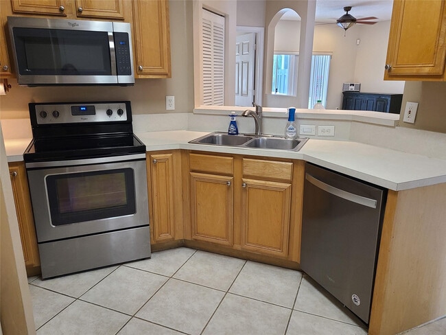 Building Photo - 4740 SW 12th Pl