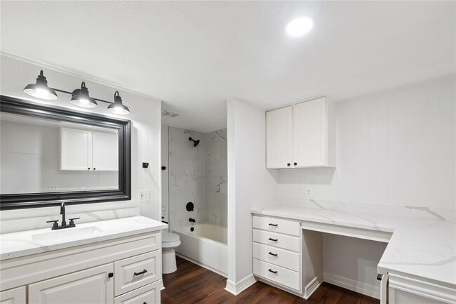 Building Photo - 215 Caplin St