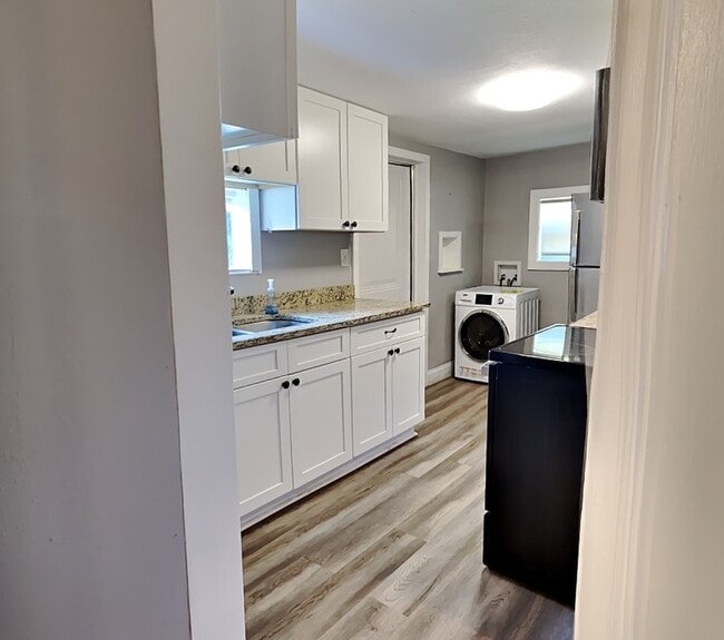 Building Photo - 1208 Francis Ave