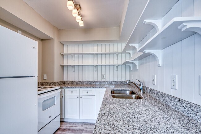 Foto del edificio - 2 bedroom 1 bath condo - Hampstead