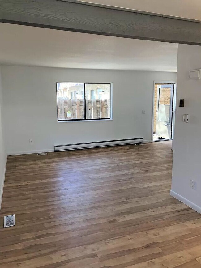 Foto del edificio - Updated 2B/1.5B Town Home-Available Now!