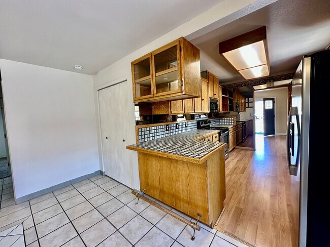 Foto del edificio - Large 3-Bedroom, 1-Bath Duplex