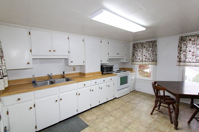 Building Photo - Middleway Apartment