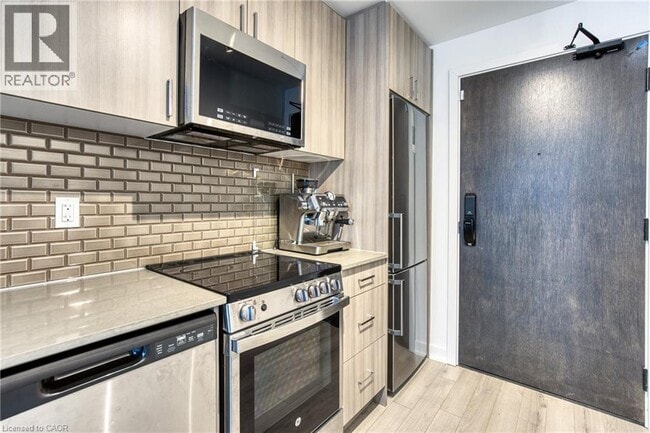 Building Photo - 1005 Dundas St E