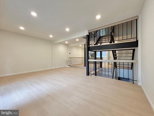 Building Photo - 20207 Laurel Hill Way