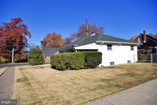 Building Photo - 303 Holme Ave