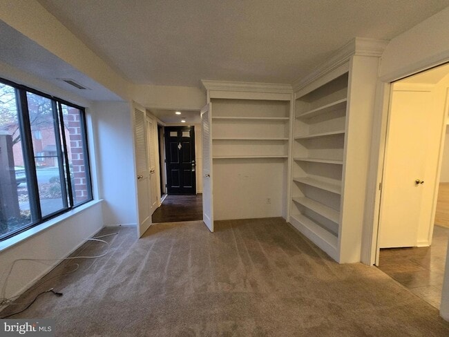 Foto del edificio - 1005 Worthington Dr