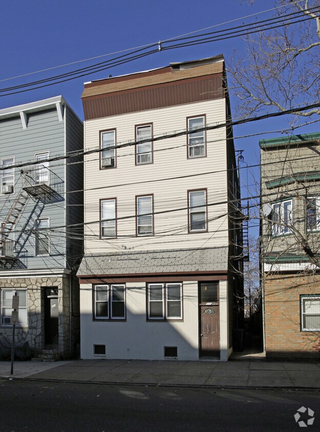 Building Photo - 333 Avenue E