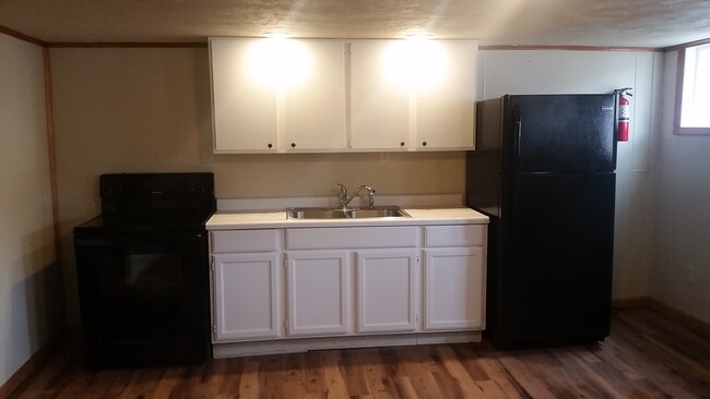 Kitchen - 240 S Healy Ave