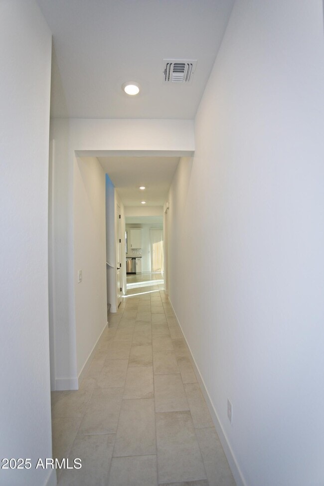 Building Photo - 773 W Lark Dr