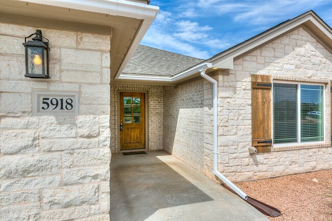 Building Photo - 5918 Southampton Pl