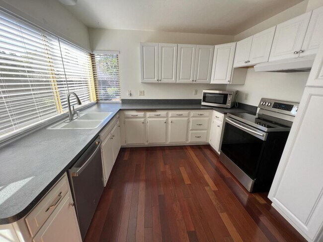 Building Photo - 317 Curie Dr
