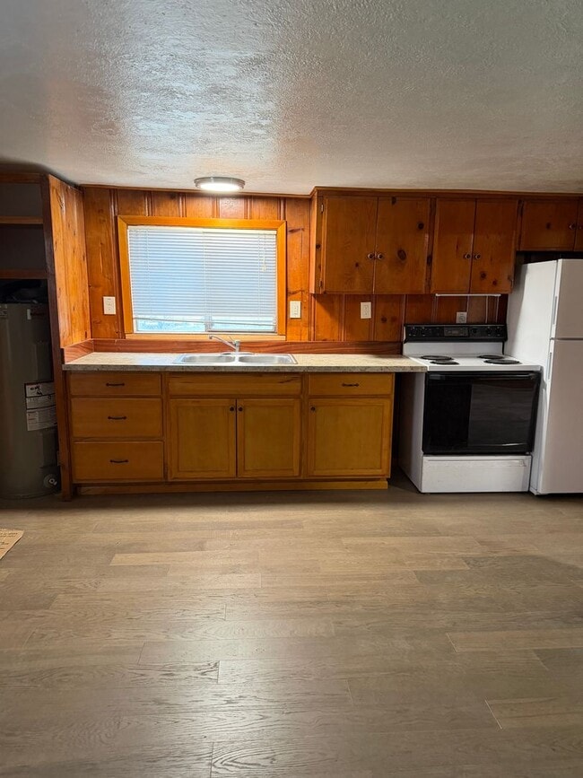 Building Photo - Newly Remodeled one bedroom house