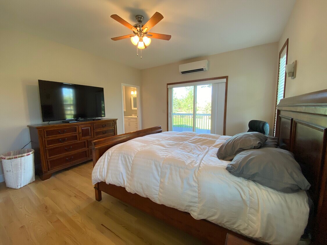 Foto principal - 330 Lake Dr