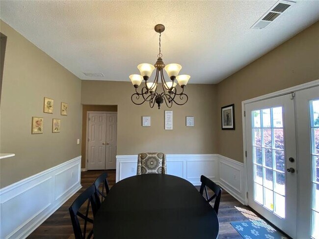 Foto del edificio - 1150 Lyndhurst Way