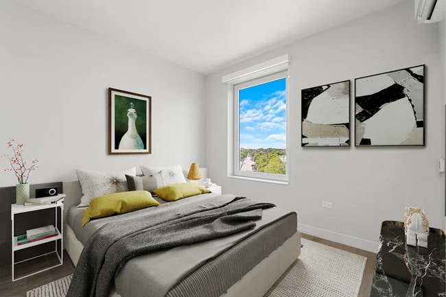 Building Photo - 630 N May St