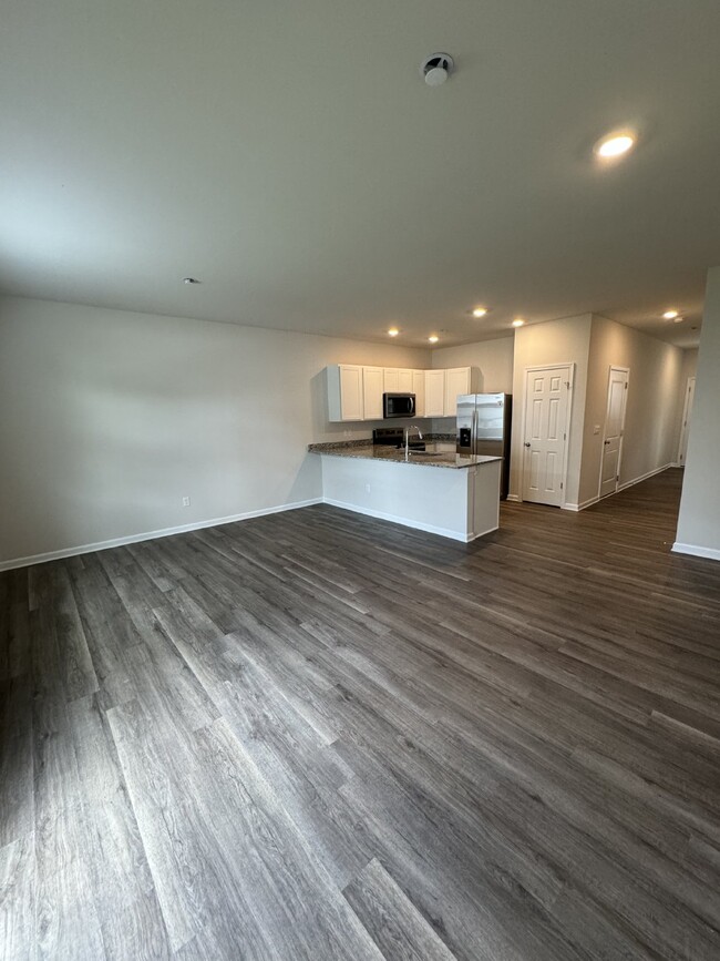 Foto del edificio - Brand New built townhome in a new communit...