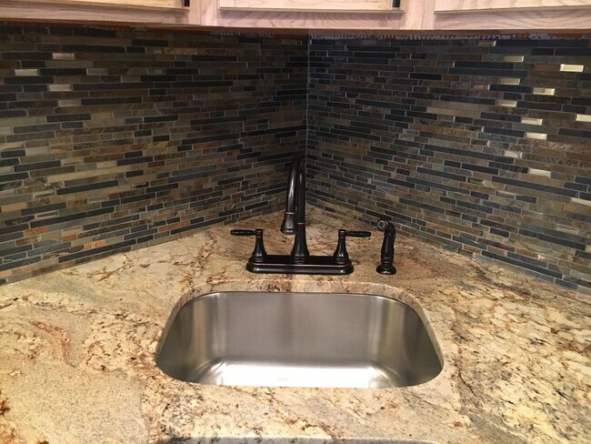 Photo - Modern 3 bed, 2 bath, south side flats rental House