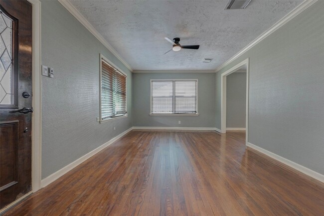 Building Photo - 2043 Alta Vista St