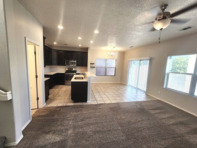Foto del edificio - Amazing 3 bedroom on Westside! Coors/Ladera. Close to Petroglyphs, I-40.