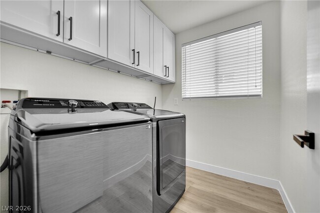 Building Photo - 2560 Sundew Ave