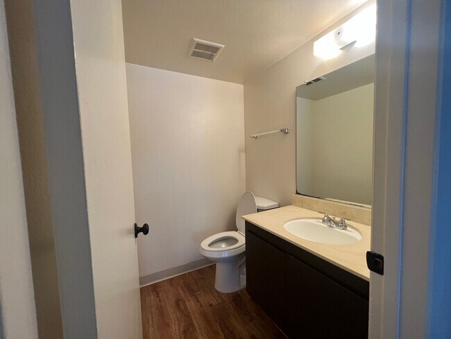 Foto del edificio - Unit available in Tierrasanta in Villa Martinique Community!
