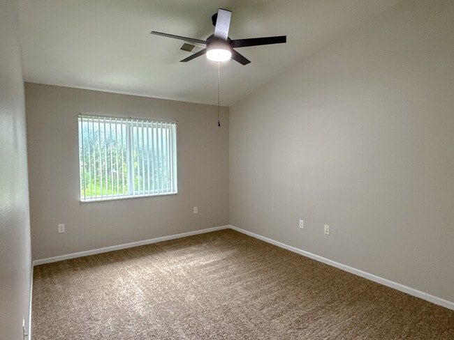 Building Photo - Highclere Apartments