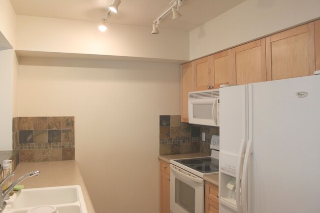 Building Photo - Ballard Condo