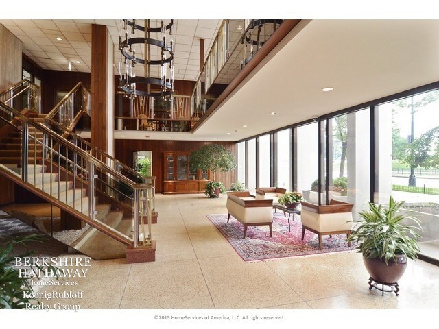 Foto del edificio - 3200 N Lake Shore Dr
