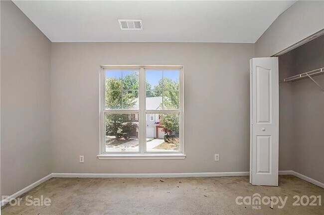 Foto del edificio - Room in 3 Bedroom Townhome at Princeton Vi...