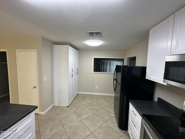 Foto del edificio - 4639 W Ruth Ave