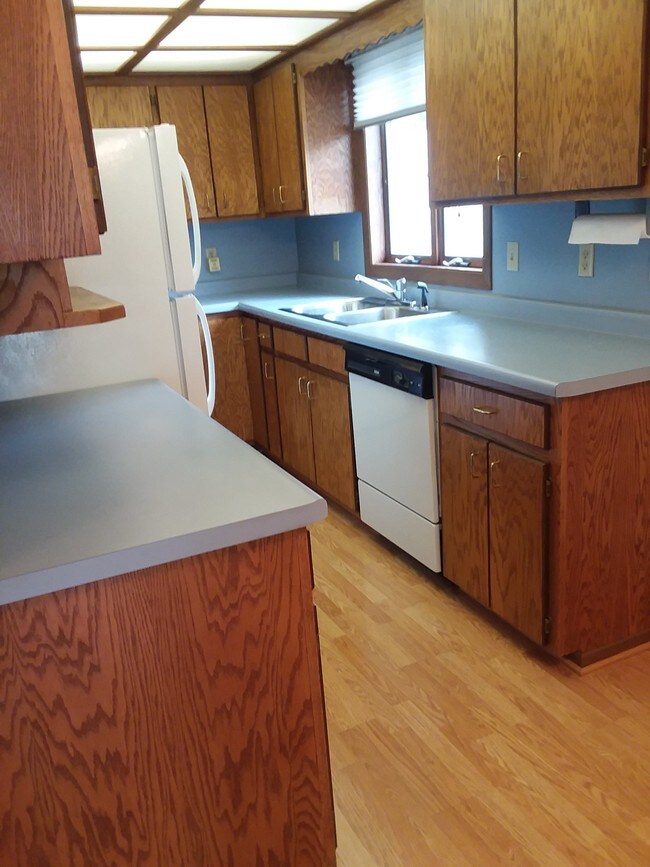 Kitchen - 512 2nd Ave S