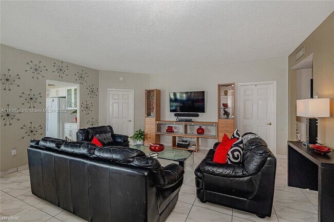 Building Photo - 2 br, 2 bath Condo - 17275 Collins Ave # PH1