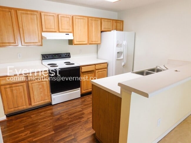 Building Photo - 702 Westgate Cir