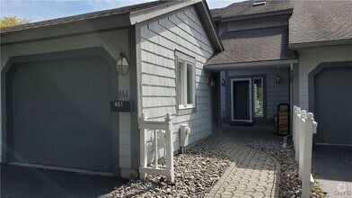 Building Photo - 461 Summerhaven Dr N